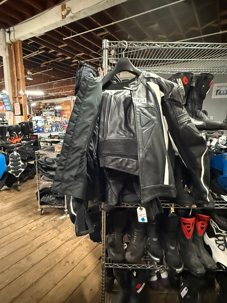 Sedici Leather Suit