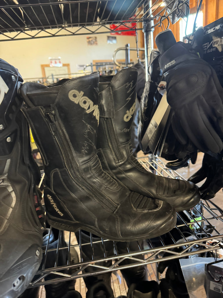 Daytona black leather boots