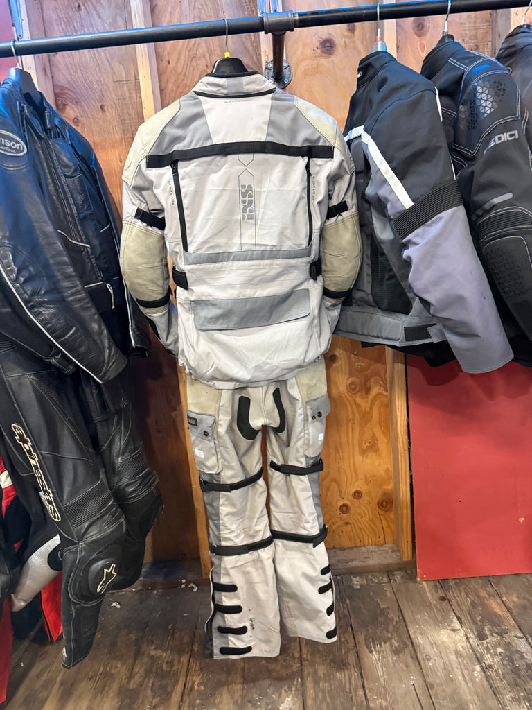 iXS Suit